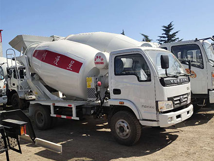 躍進(jìn)4立方混凝土攪拌車